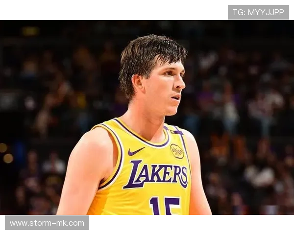 奥斯汀·里夫斯闪耀赛场，湖人新星展现巨星潜质