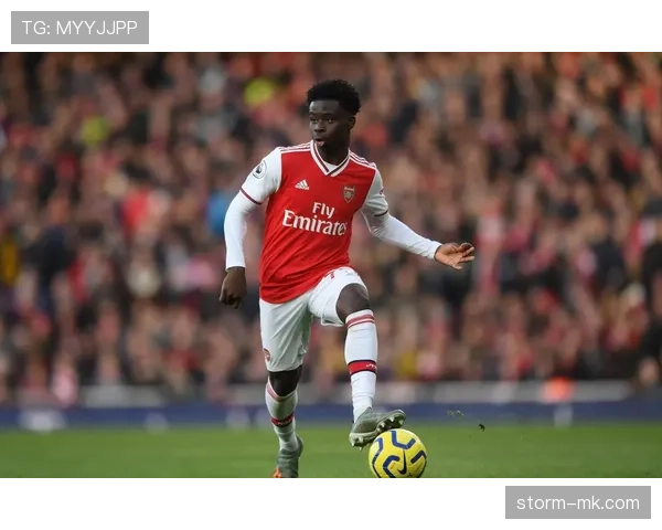 萨卡虚心求教英格兰前辈,汲取经验助力国家队复兴 萨卡虚心求教英格兰前辈,汲取经验助力国家队复兴